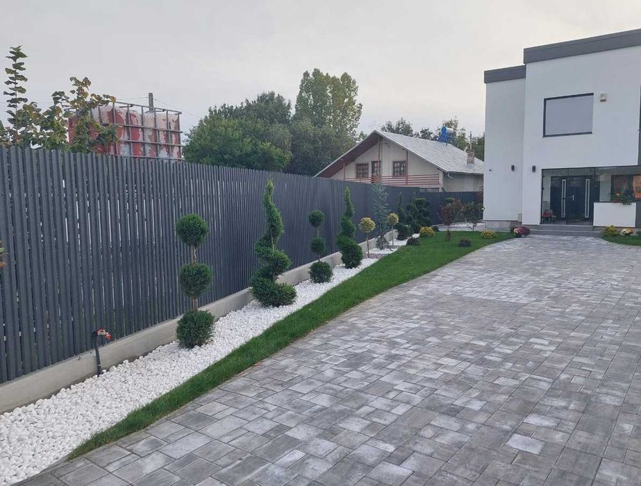 Gazon Natural pentru Curți Moderne și Vile Elegante