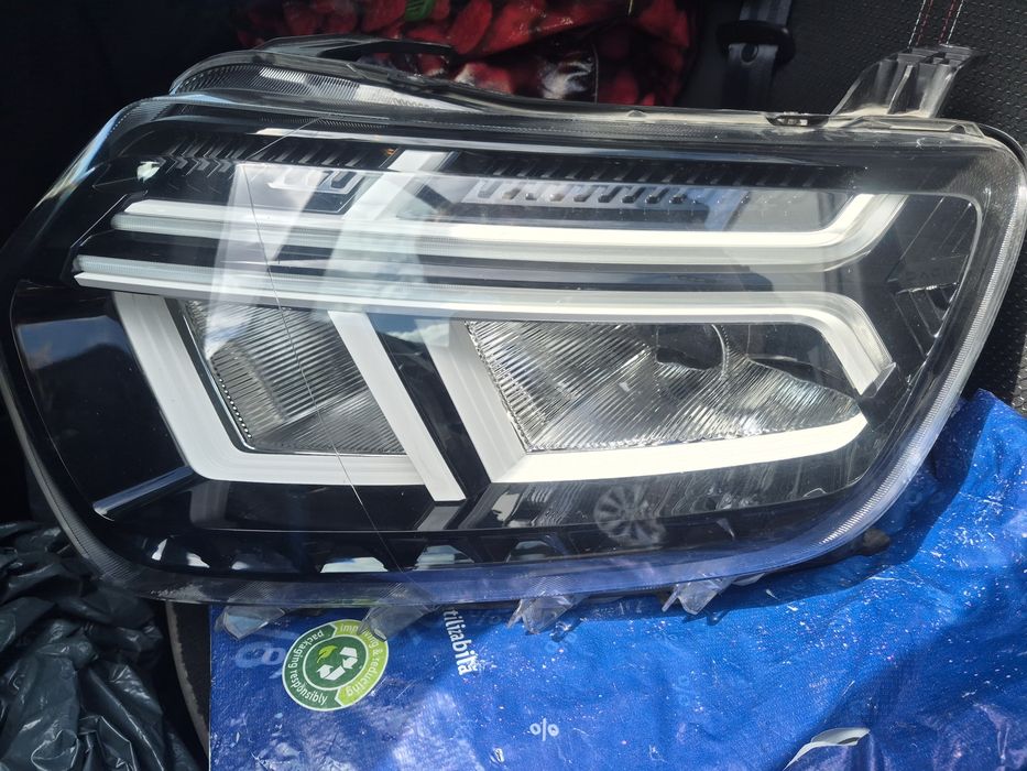 Faruri duster stanga dreapta facelift origine gri si alb   Y  lodgy,doker,ford logan corsa D