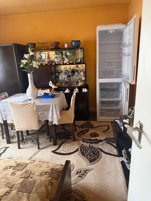 Vand apartament cu 3 camere mobilat