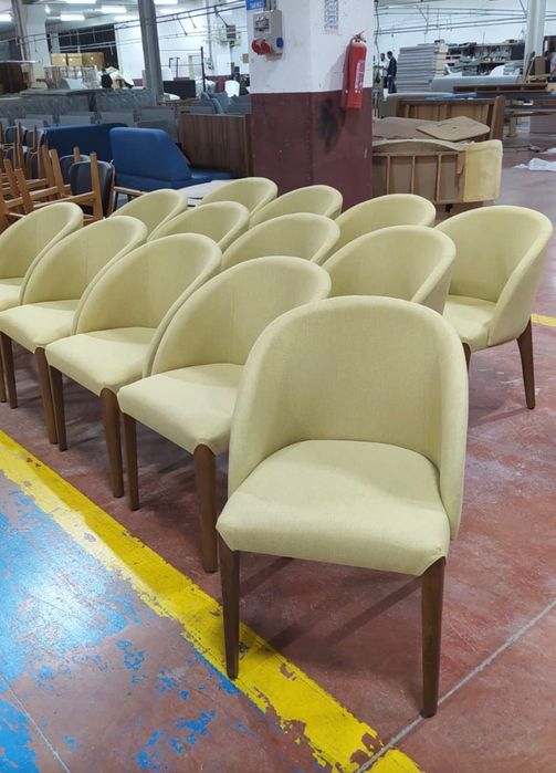 Продавам столове от дъбов масив