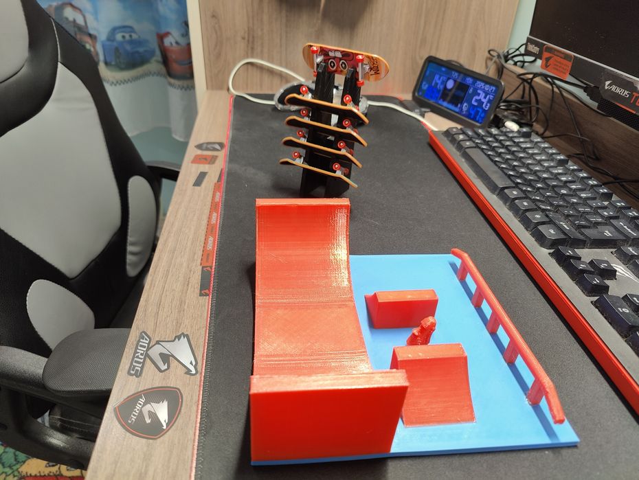 Скейтпарк за фингер скейтборд, skatepark fingerskateboard, стойка