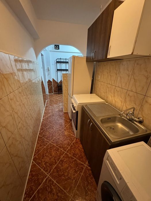 Inchiriez apartament o camera Zona Judetean