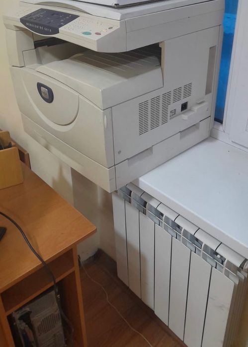 Продам принтер, шкаф, стол