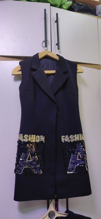 Женская жилетка пиджак. БУ в идеальном состоянии.