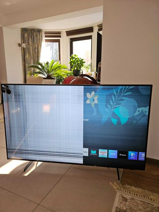 Samsung Crystal UHD UE55DU7172U – display fisurat–în cutie–250 lei