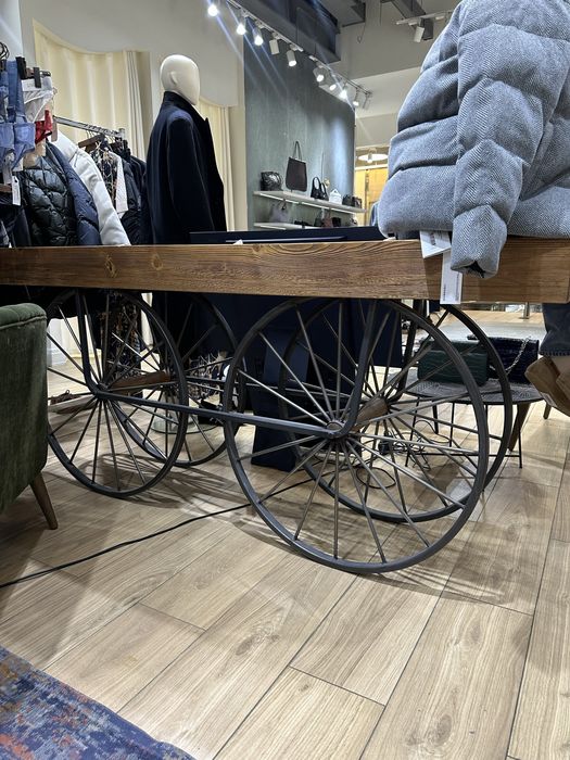 Декоративный стол