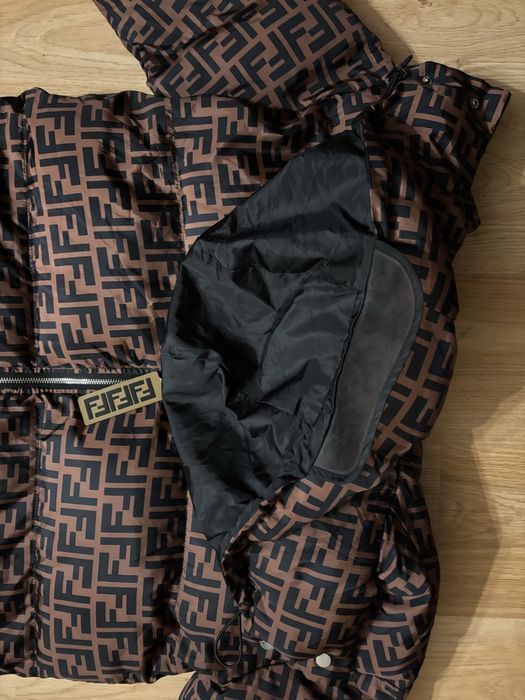 Яке Fendi в отлично състояние/двулицево