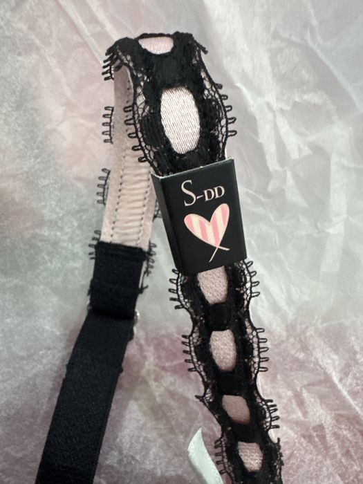 Victoria’s Secret, bustiera noua cu eticheta