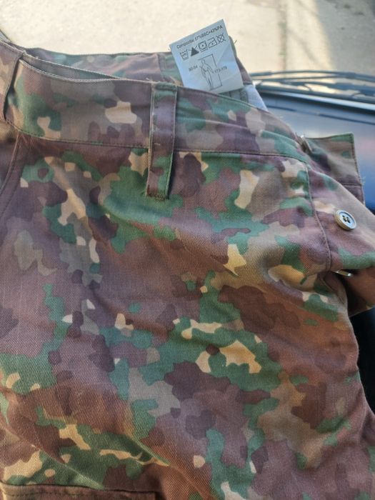 Vând haine militare