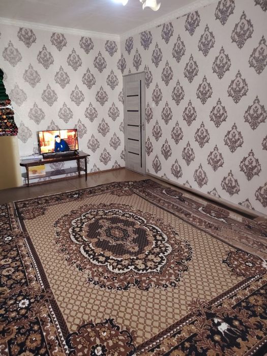 sotiladi sergili 8 lakatsa juda yaxshi joyda joylashgan