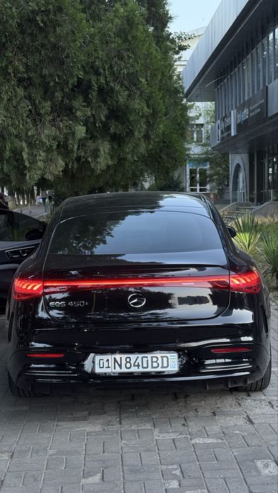 Mercedes Benz EQS450+
