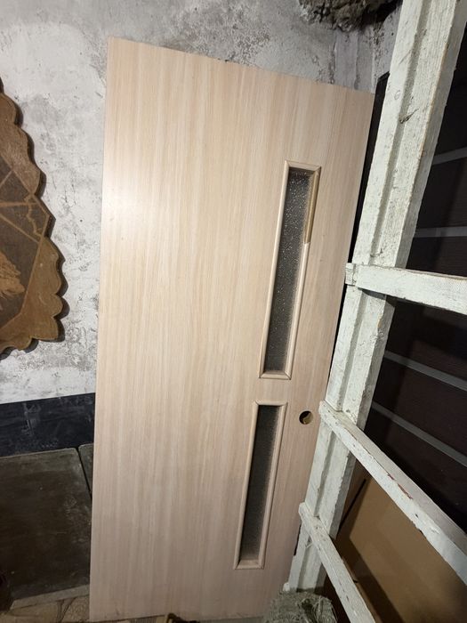 Продам дверь, 60см с коробкой.
