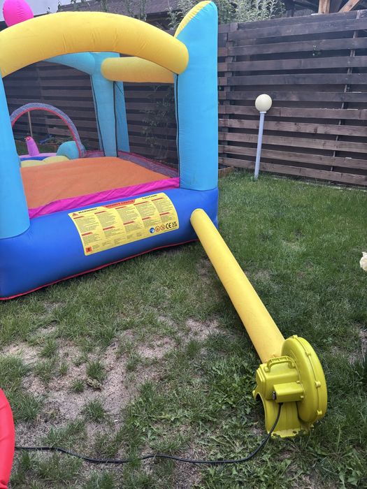 Castel gonflabil pentru copii cu tobogan si piscina