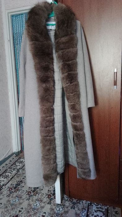 Диван, кровать, шуба, ковер