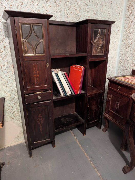 Bibliotecă veche din lemn masiv cu vitralii – piesă autentică, rară