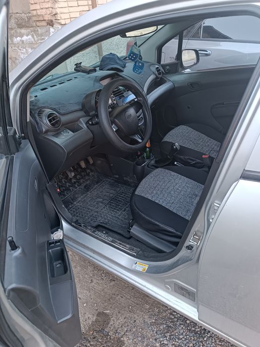 Spark 2014 mator 1.25 holati zoʻr 370 000 yurgan narxi kelishiladi va