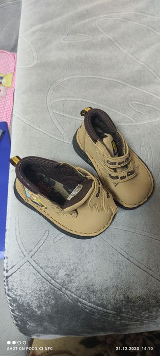 Детские ботинки.