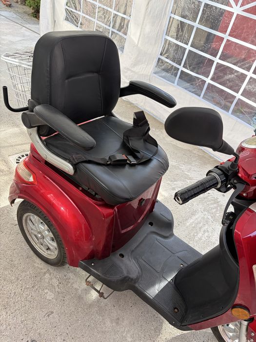 Scuter electric cu 3 roți ZTECH – roșu, stare foarte bună
