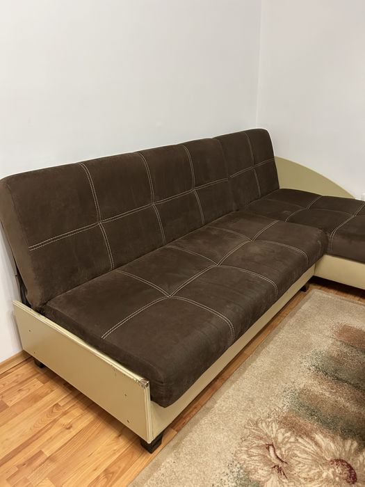 Ъглов диван с функция сън в кафяво и бежово, ракла