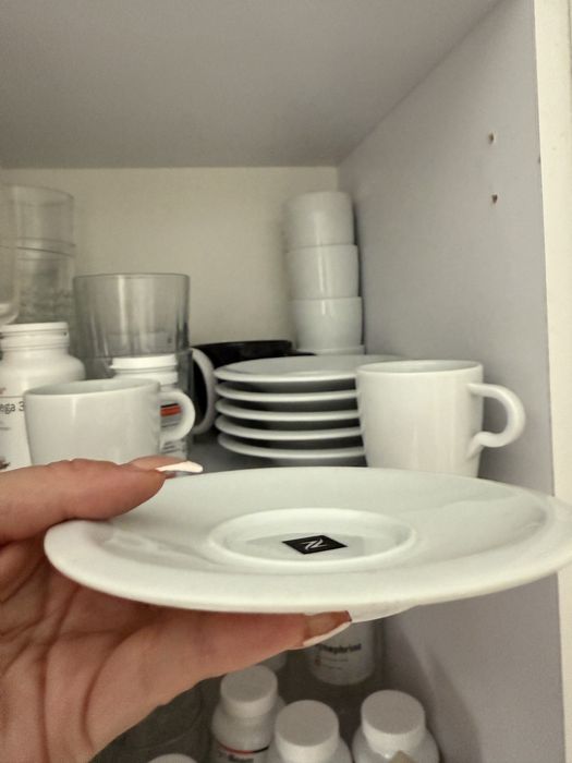 Set cesti espresso + farfurii set albe Nespresso