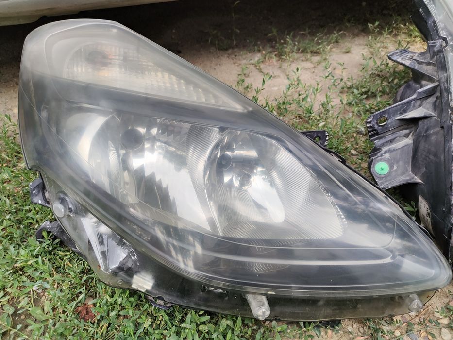 Far stânga dreapta Renault Clio 3