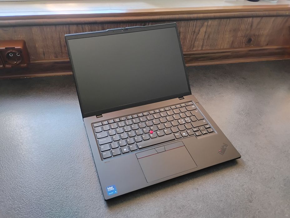 Laptop Lenovo - intel ultra 5 - Arc  - LTE - 5G