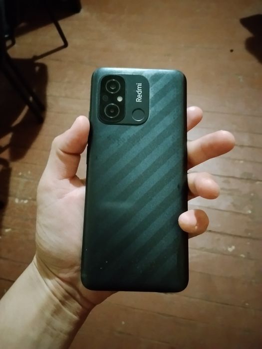 Redmi 12  c 6 128 hotira ishlashi yaxshi bir qoʻl