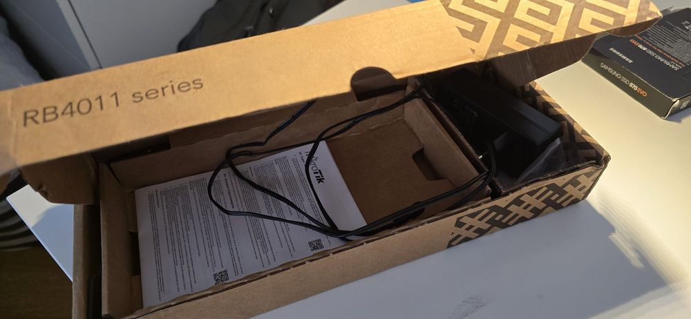 Router Mikrotik 4011iGS+RM