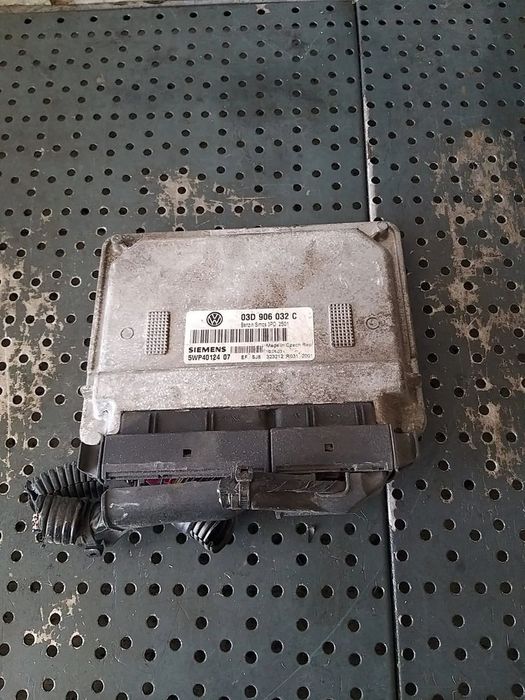 Ecu calculator motor 1.2 b vw polo 9n 03d906032c 5wp4012407