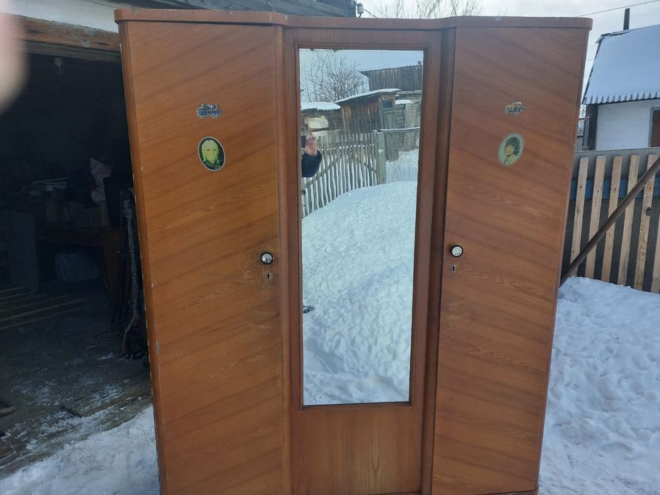 Шифоньер деревянный