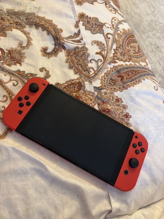 Nintendo switch red mario