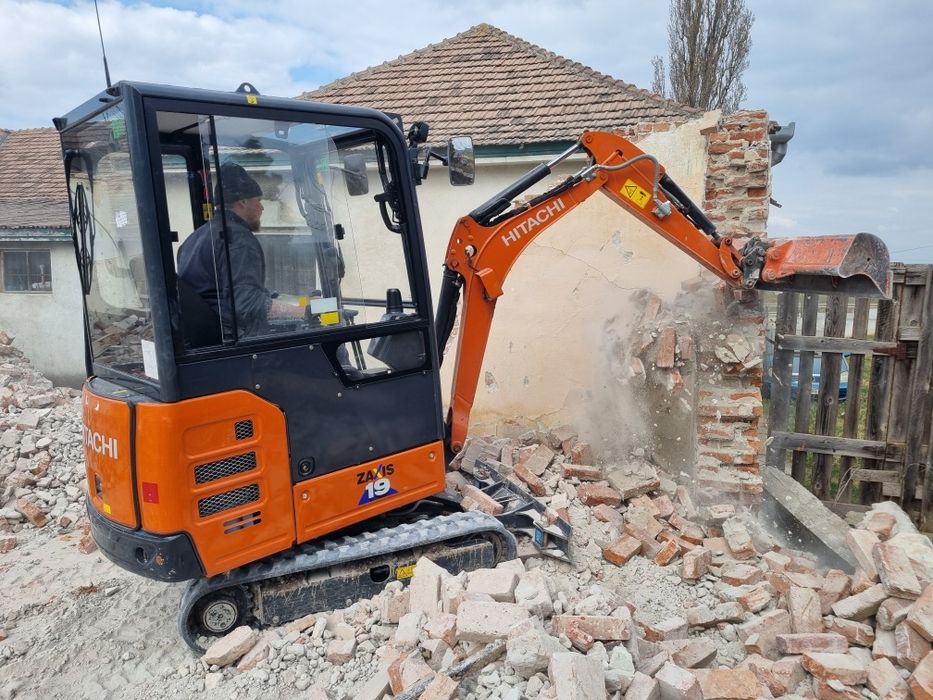 Săpături, demolari, santuri, taluzari, fundații, miniexcavator