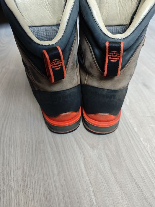Продавам  зимни туристически обувки Alpina Nuptse