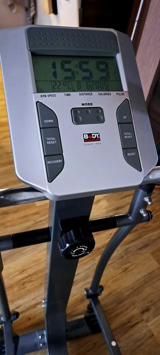 Продавам Кростренажор