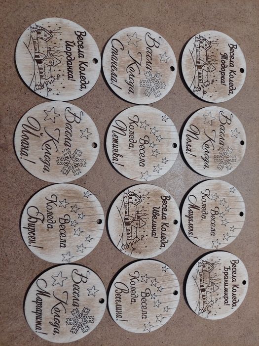 Гравирана дървена играчка за елха