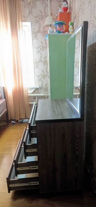 Трюмо в спальню в хорошем состоянии