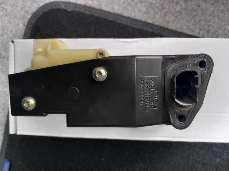 Машинка механизъм за отваряне капака на резервоара на Volvo