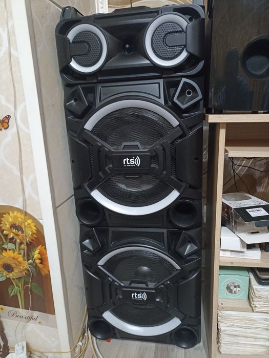 Se vinde 2 boxe noi