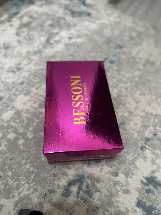 Продам абсолютно новые туфли 37 размер