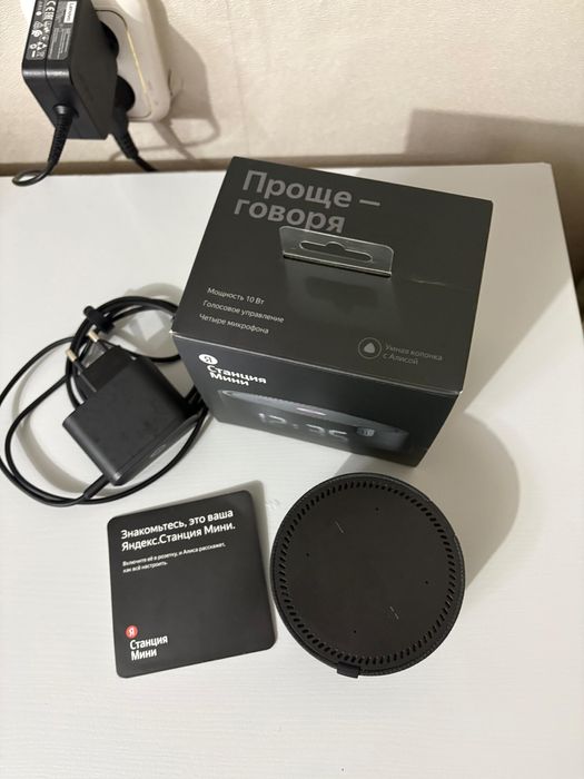 Продам колонку алиса с часами