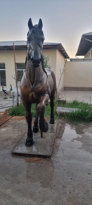 Скульптура лошадь! изготовлен из прочного материал.Для любителей лошад