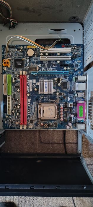 Placă de bază Gigabyte DDR2