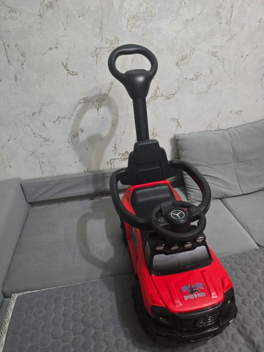 Машина детская  красная