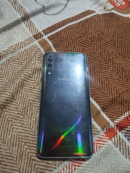 продам телефоны самсунг А50 и оппо а 53