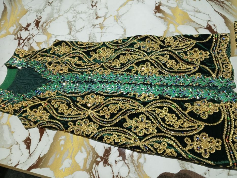 Халат пойча сотилади