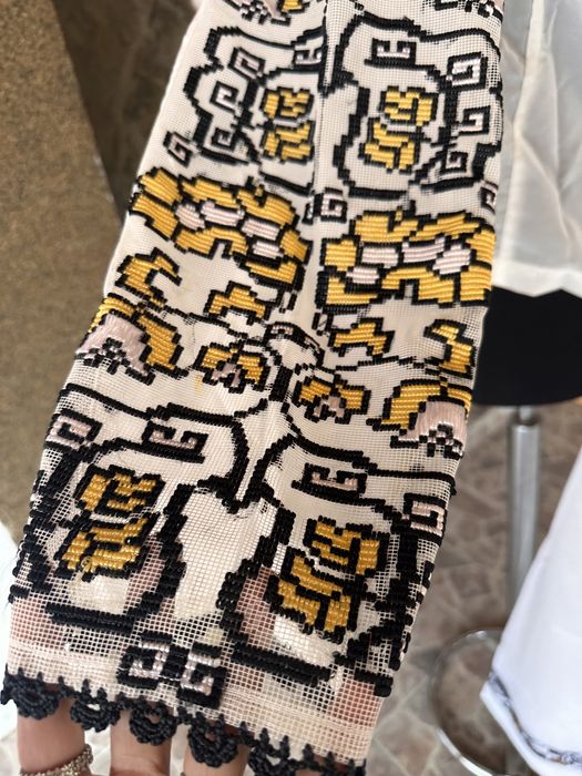 Costum popular , ie si poale