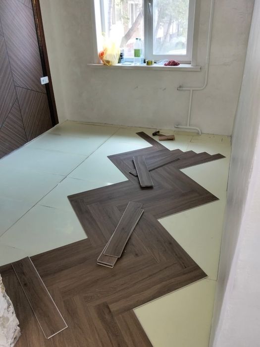 Укладка ламината и кварцвинила