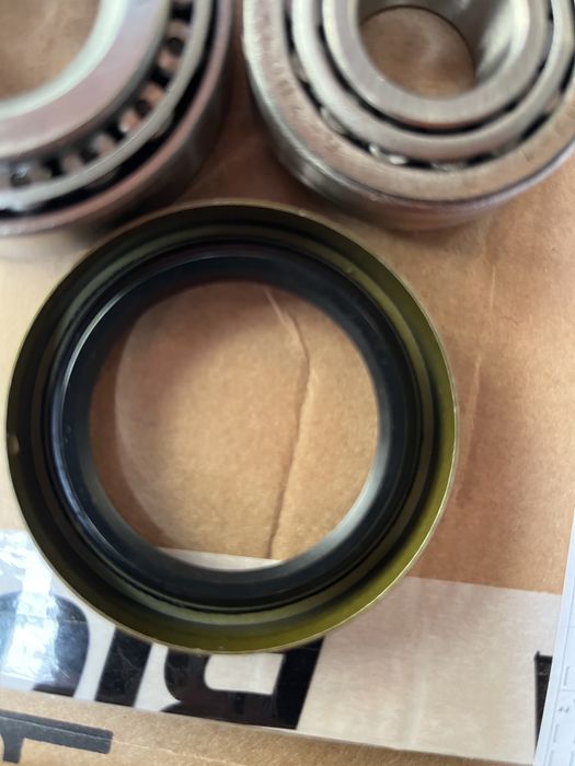 Продавам комплект предни лагери за Лада