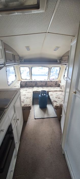 Каравана дължина 5,80м.