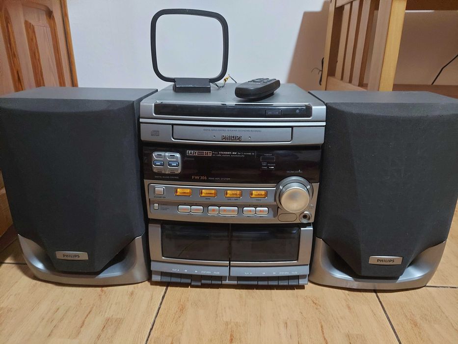 Combina audio Philips cu cd player si dublu caseta